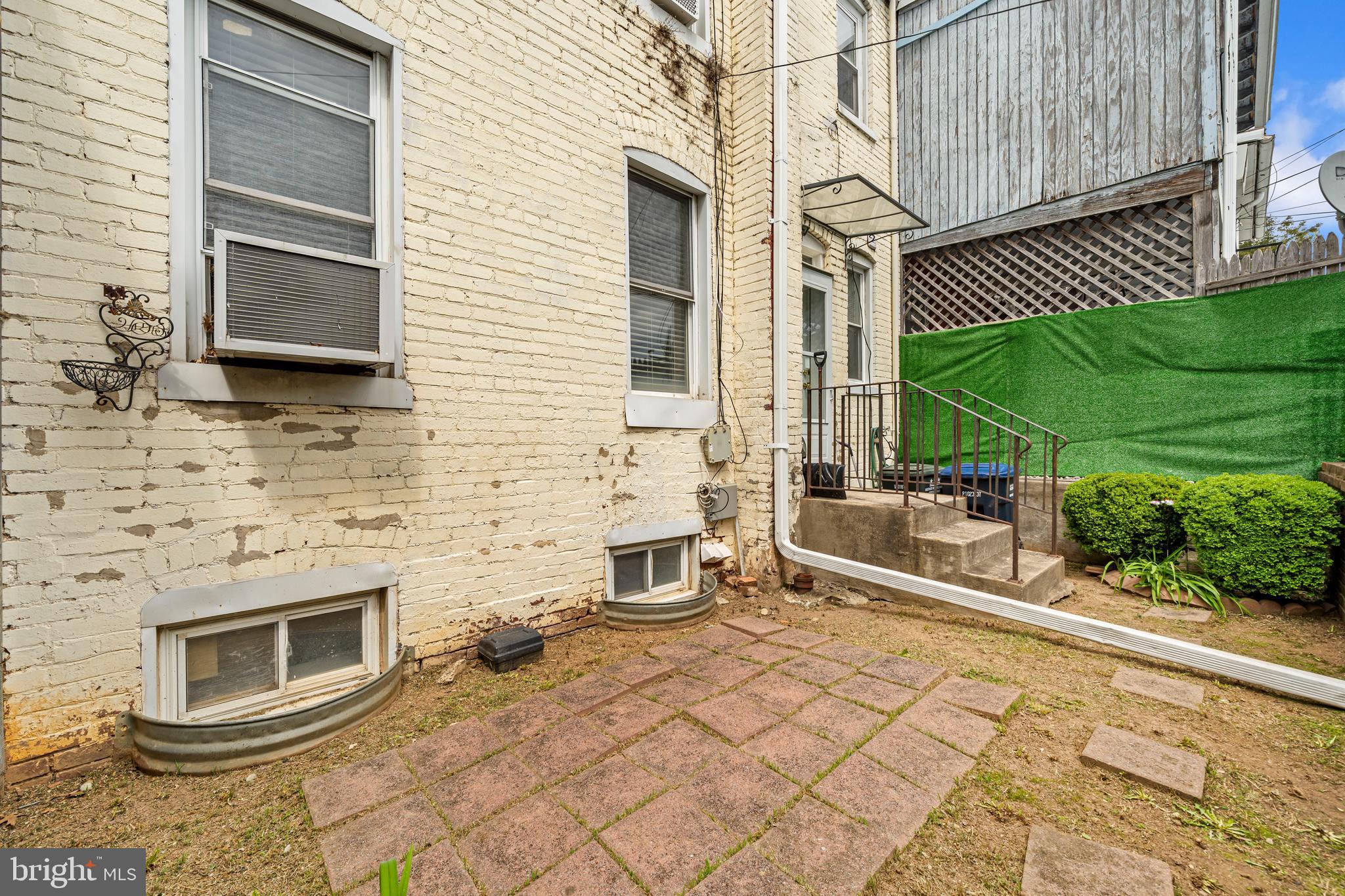 504 Kenyon Street Northwest Washington, DC 20010 - Photo 32 of 38 a backyard of a house with seating space