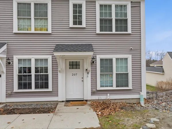 $3,200 | 89 West Main Street, Unit 207, Northborough, MA 01532