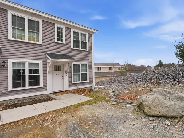 $3,200 | 89 West Main Street, Unit 207, Northborough, MA 01532