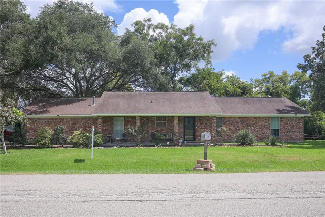a view of a yard in front of a house