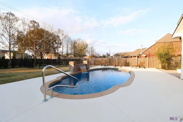 $559,000 | 256 Riverwood Drive, Houma, LA 70360