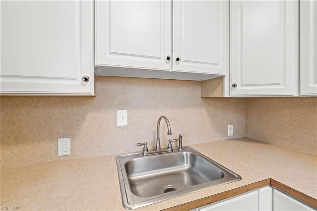 308 West Lexington Avenue High Point, NC 27262 - Photo 12 of 26
