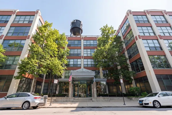 $575,000 | 1800 West Roscoe Street, Unit 316, Chicago, IL 60657
