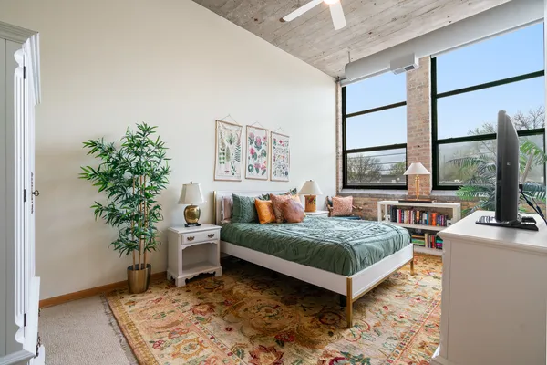 $575,000 | 1800 West Roscoe Street, Unit 316, Chicago, IL 60657