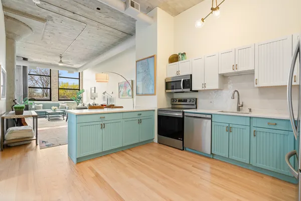 $575,000 | 1800 West Roscoe Street, Unit 316, Chicago, IL 60657