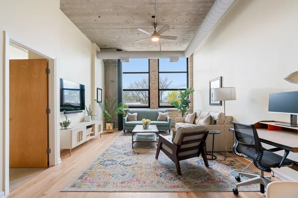 $575,000 | 1800 West Roscoe Street, Unit 316, Chicago, IL 60657