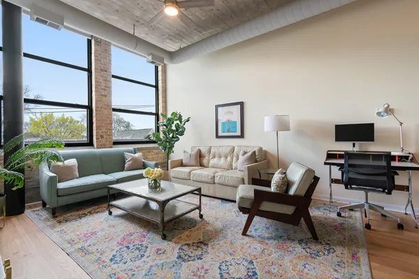 $575,000 | 1800 West Roscoe Street, Unit 316, Chicago, IL 60657