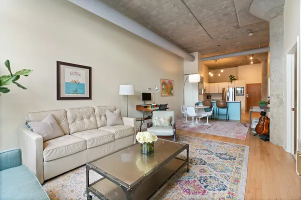 $575,000 | 1800 West Roscoe Street, Unit 316, Chicago, IL 60657