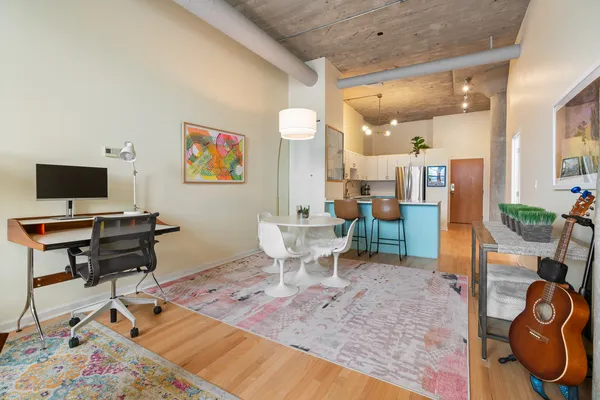 $575,000 | 1800 West Roscoe Street, Unit 316, Chicago, IL 60657