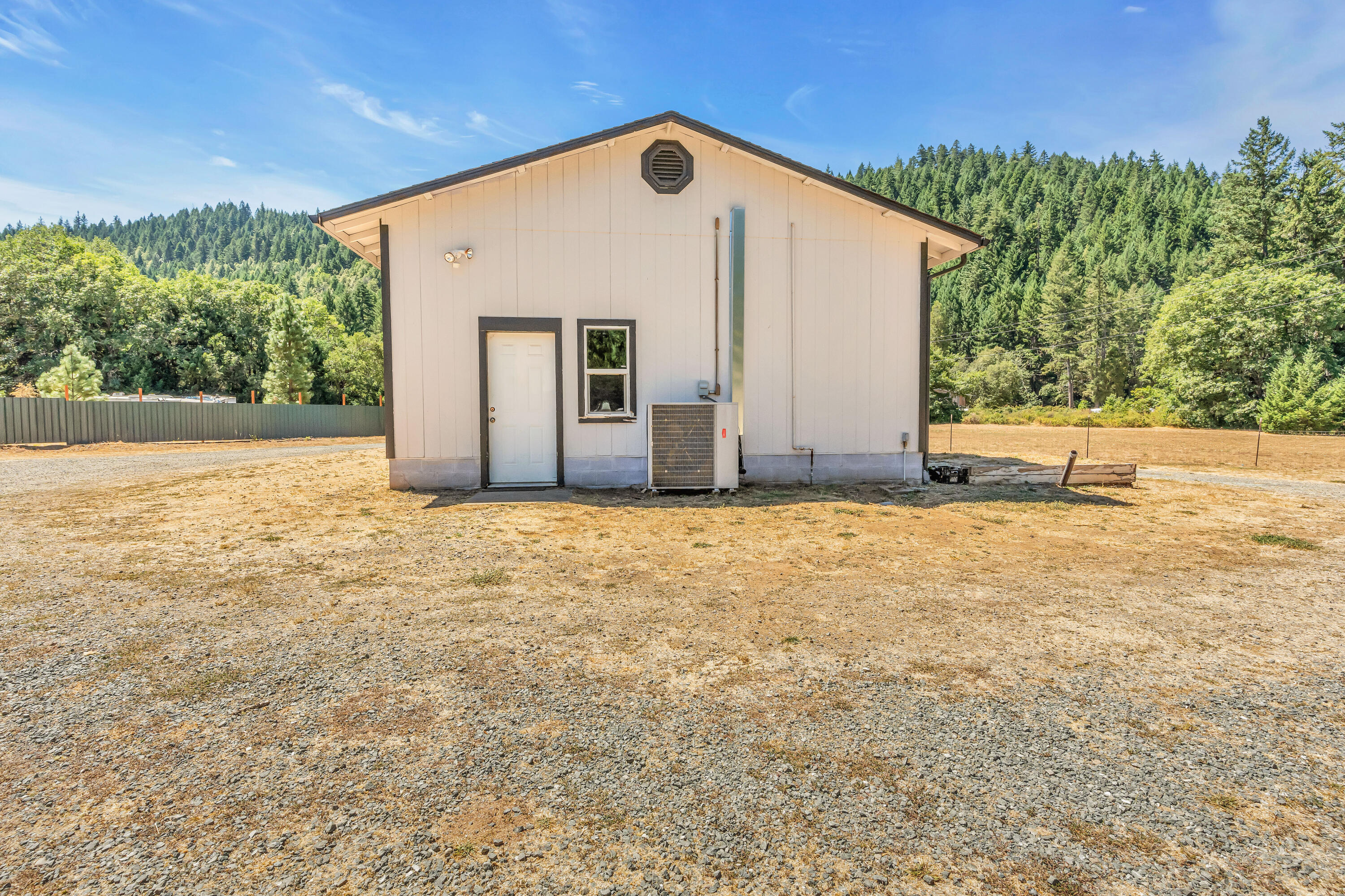 304 Thompson Creek Road Selma, OR 97538 - Photo 29 of 53 304 Thompson Creek Rd, Selma, OR 97538-0