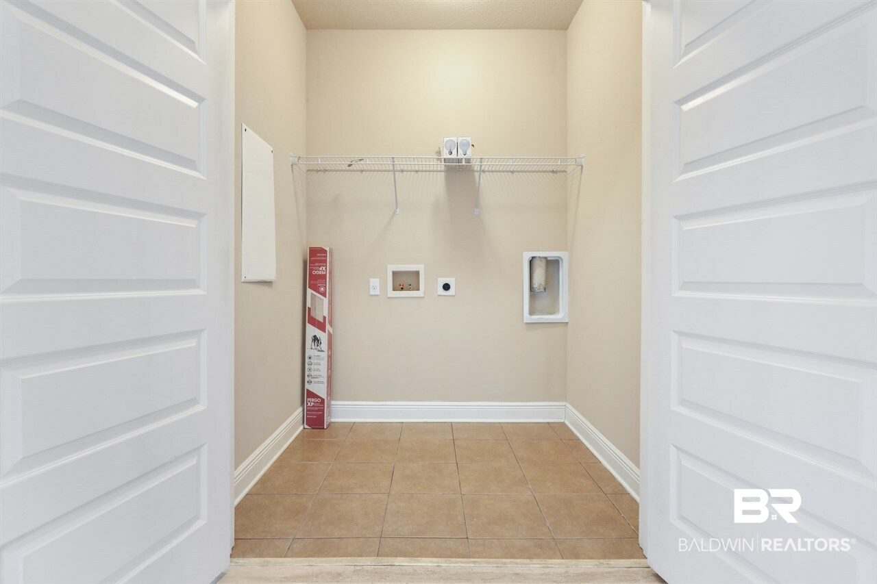 21415 Roundhouse Road Fairhope, AL 36532 - Photo 14 of 16 Laundry