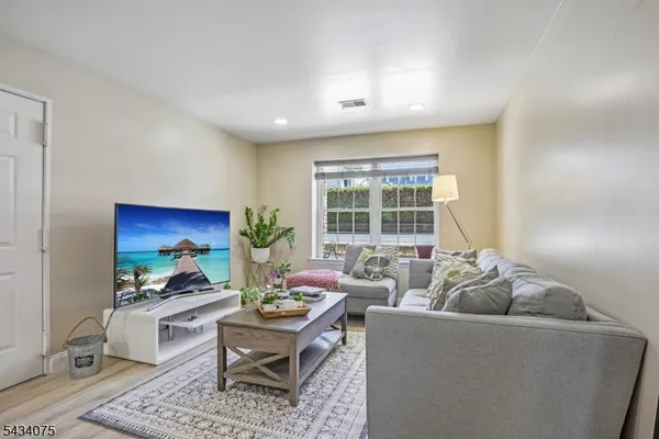 $329,900 | 272 Walnut Street, Unit 6D, Newark, NJ 07105