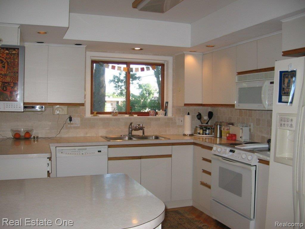 733 Spartan Drive Rochester, MI 48309 - Photo 6 of 7 Kitchen
