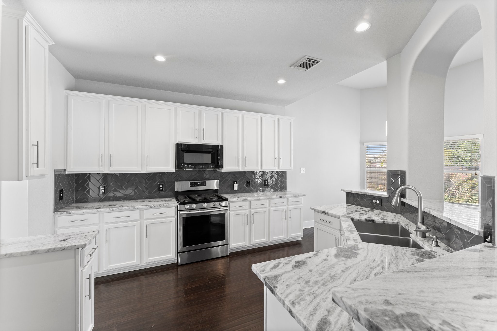 622 Timberstand Lane Spring, TX 77373 - Photo 10 of 48