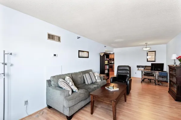 $1,250 | 78 10th Street East, Unit 3203, St. Paul, MN 55101