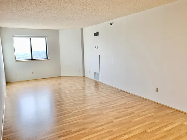 $1,250 | 78 10th Street East, Unit 3203, St. Paul, MN 55101