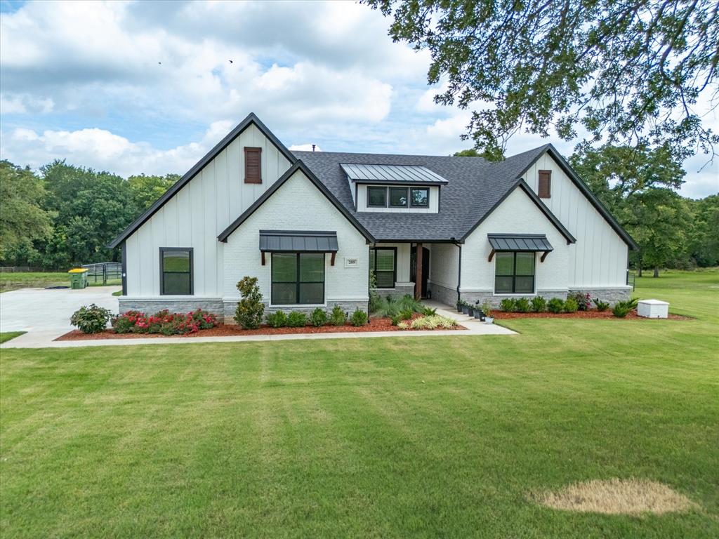 209 Rio Rancho Drive Decatur, TX 76234 - Photo 5 of 34 a front view of house with yard and green space