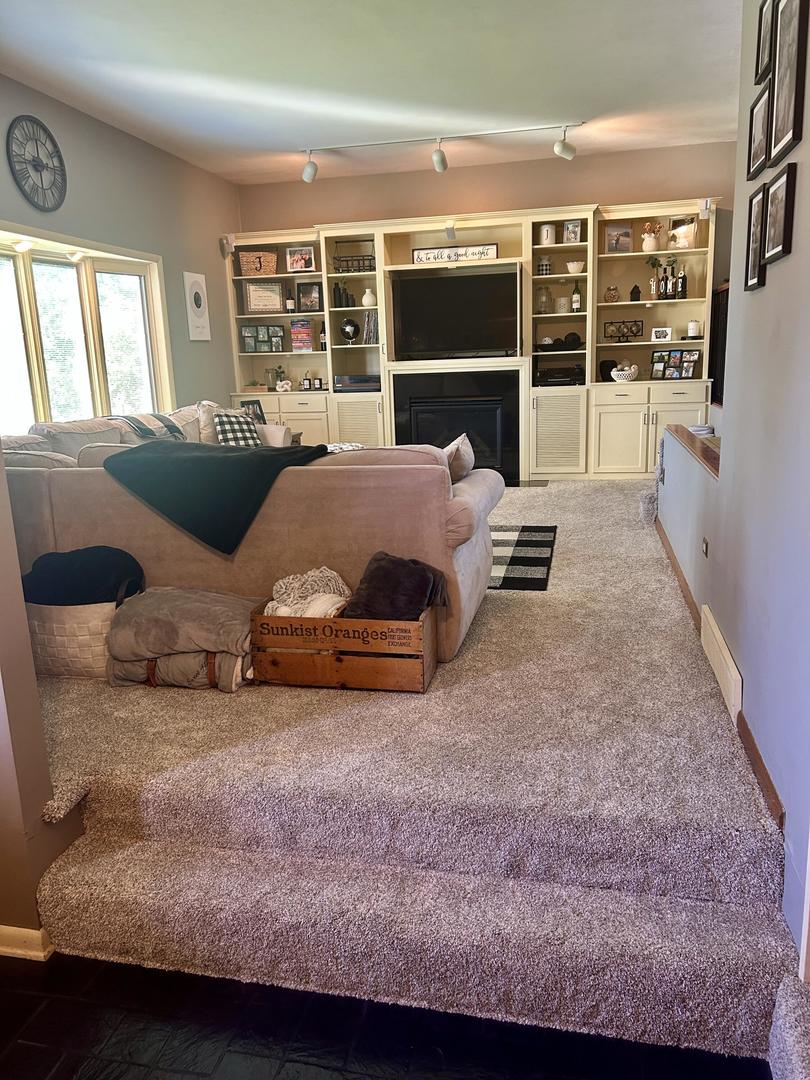 672 West Karen Drive Decatur, IL 62526 - Photo 2 of 45