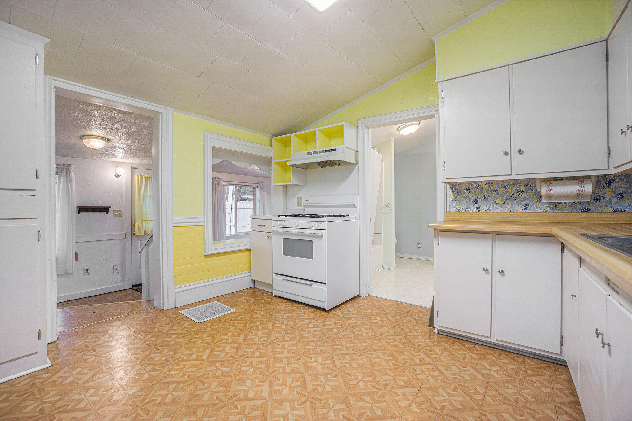 214 South Hooker Avenue Three Rivers, MI 49093 - Photo 5 of 18 007_dsc05744