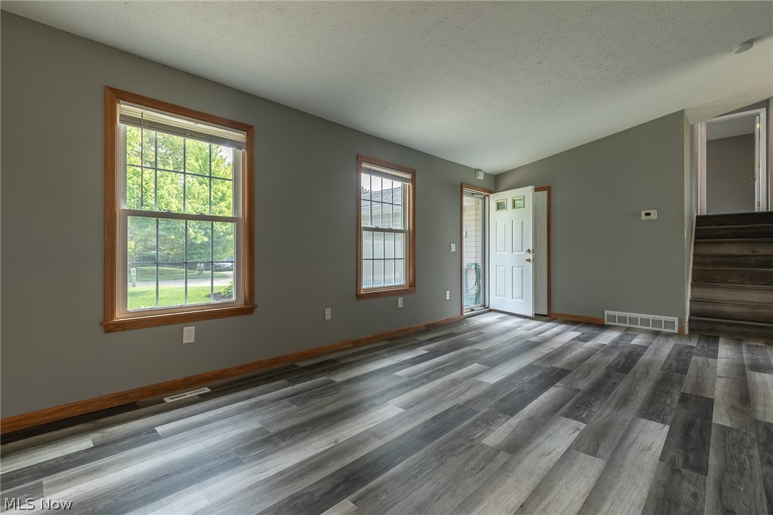 5604 Reef Road Mentor, OH 44060 - Photo 4 of 24