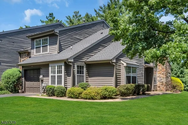 $575,000 | 44 Watertown Court, Princeton, NJ 08540