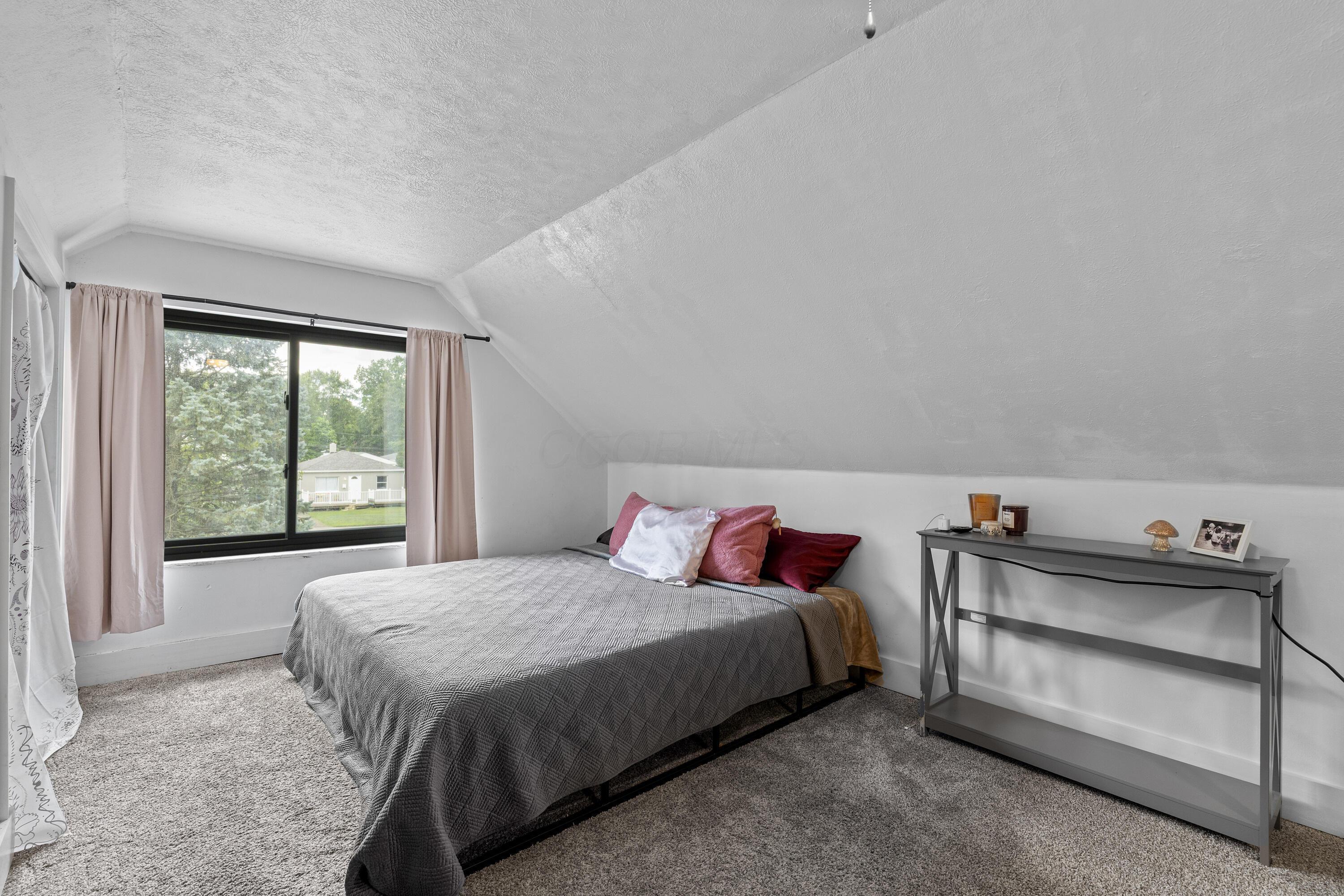 324 Chase Road Columbus, OH 43214 - Photo 22 of 41 2nd floor bedroom