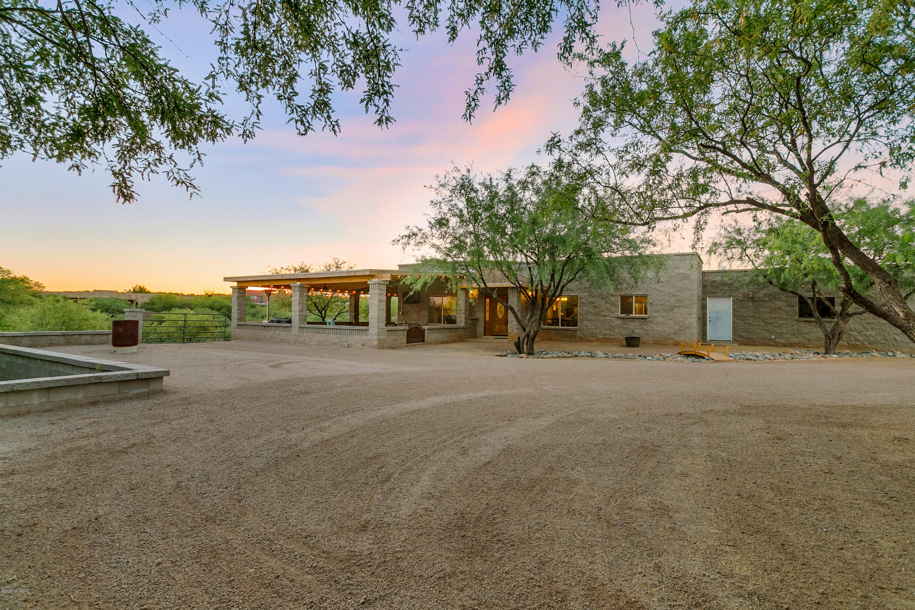 5334 East Edwin Road Tucson, AZ 85739 - Photo 3 of 27 Gallery Image 3