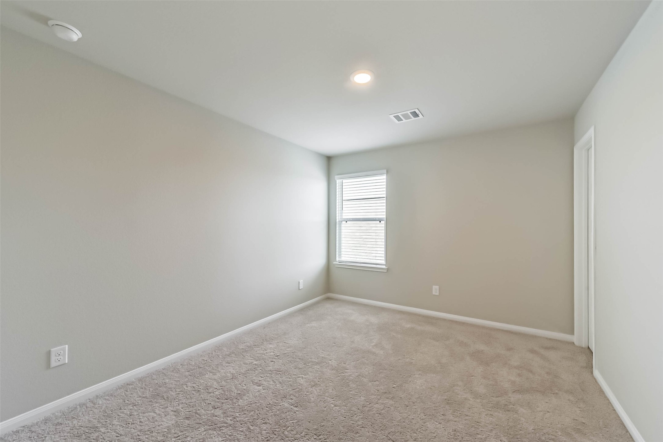 4907 Luke Matthew Drive Rosharon, TX 77583 - Photo 27 of 42 an empty room with windows