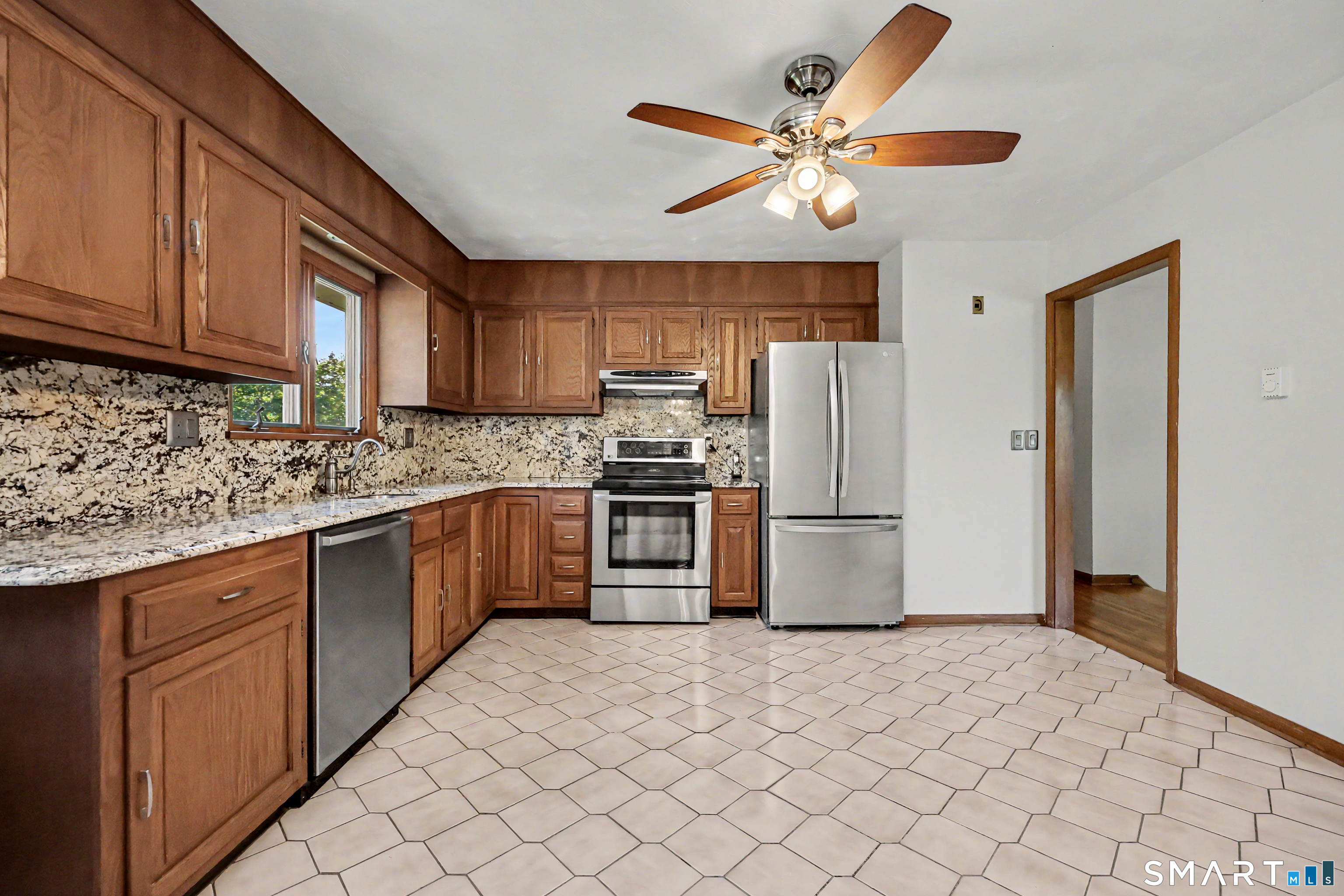 17 Green Hill Road Bethany, CT 06524 - Photo 9 of 32