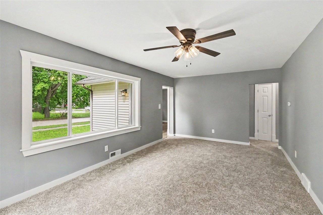 307 Mechanic Street Stockbridge, MI 49285 - Photo 4 of 15