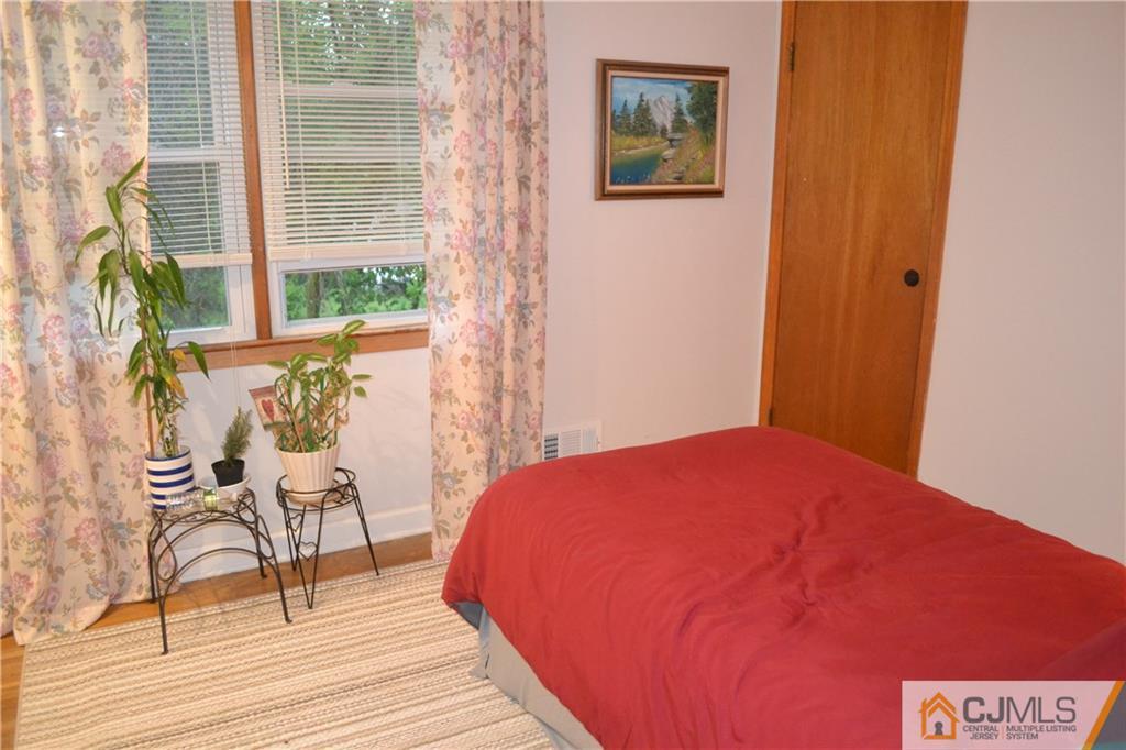 41 Clearview Road East Brunswick, NJ 08816 - Photo 22 of 26 Gallery Image 22