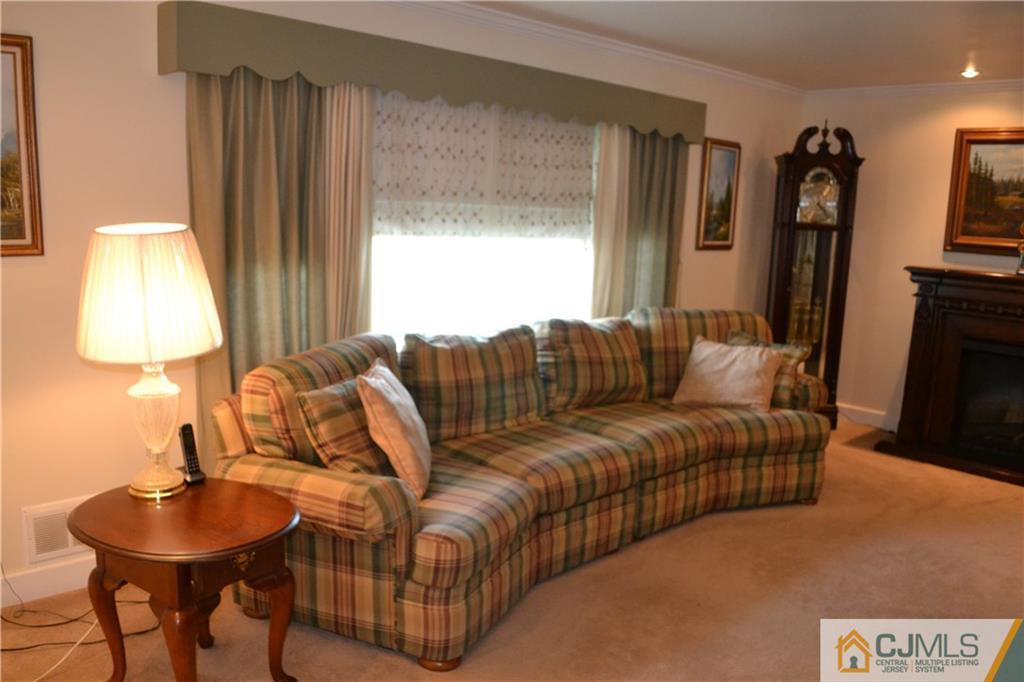 41 Clearview Road East Brunswick, NJ 08816 - Photo 4 of 26 Gallery Image 4