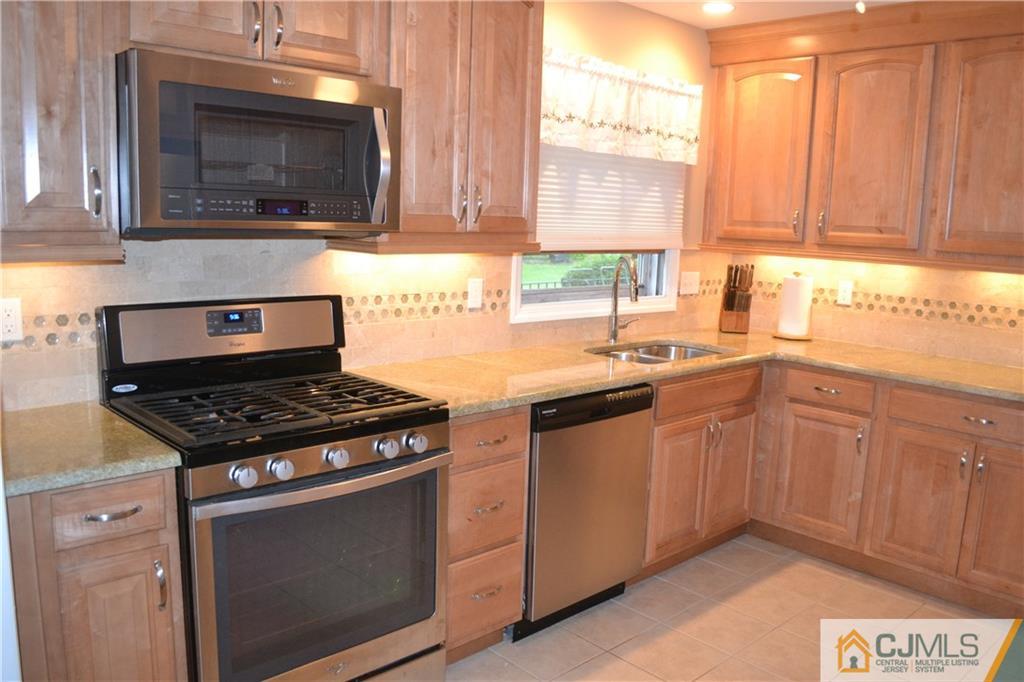41 Clearview Road East Brunswick, NJ 08816 - Photo 7 of 26 Gallery Image 7