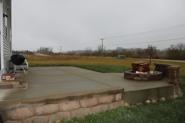 $2,350 | 7589 Stanton Avenue, Rockford, IL 61109