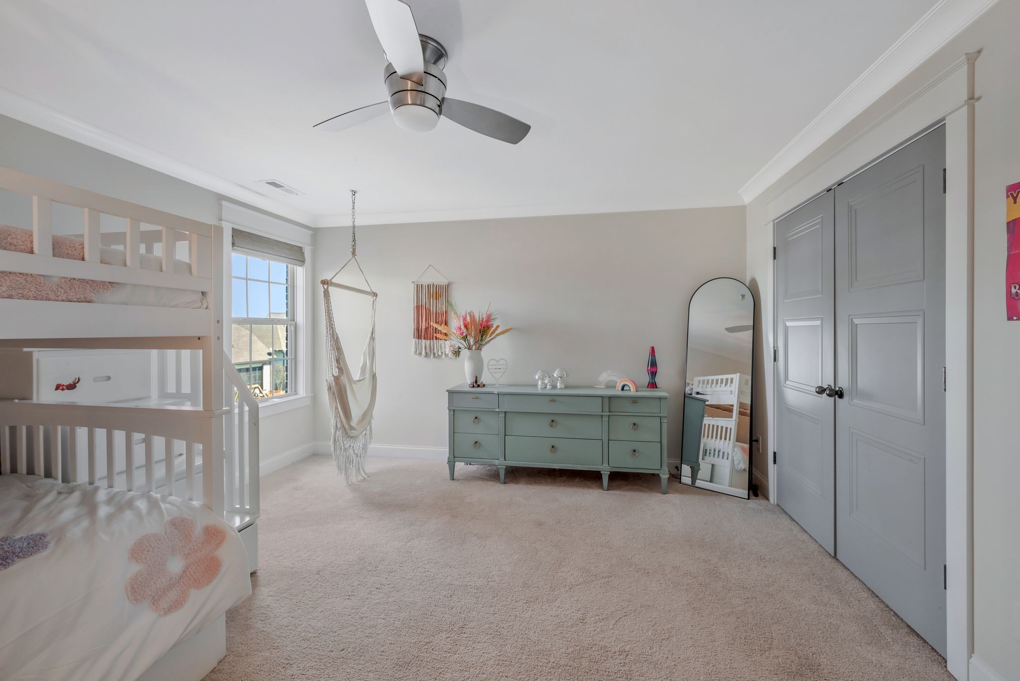 1009 Alpaca Drive Spring Hill, TN 37174 - Photo 35 of 48 a room with painting and a lamp