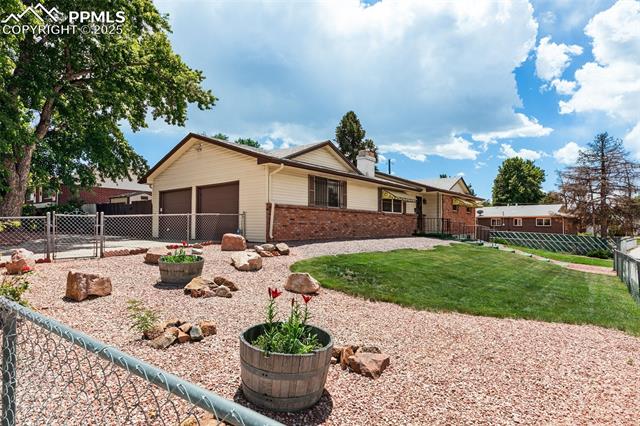 37 South Chelton Road Colorado Springs, CO 80910 - Photo 2 of 39