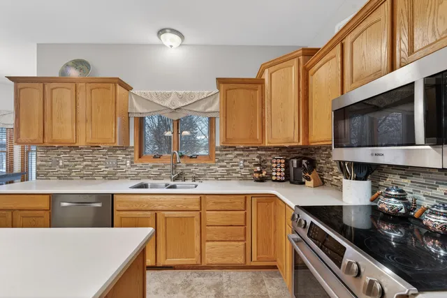 $675,000 | 8454 Northview Drive, Pleasant Prairie, WI 53158