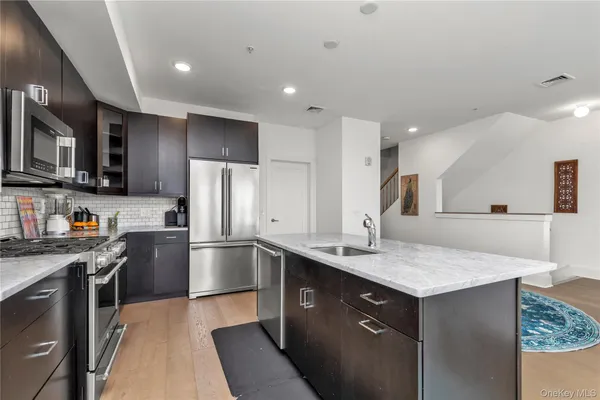 $774,000 | 322 Marina Pointe Drive, East Rockaway, NY 11518
