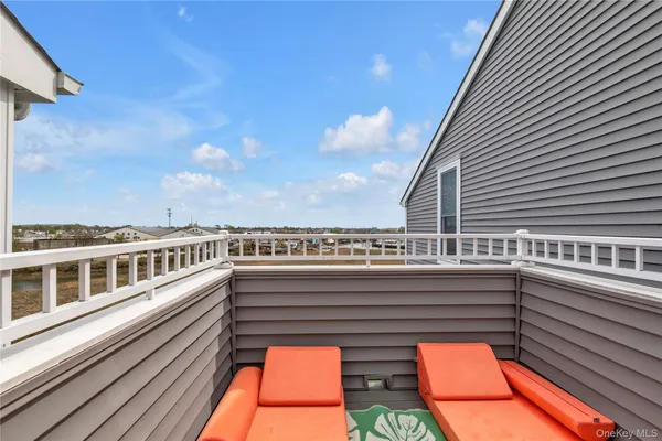 $774,000 | 322 Marina Pointe Drive, East Rockaway, NY 11518