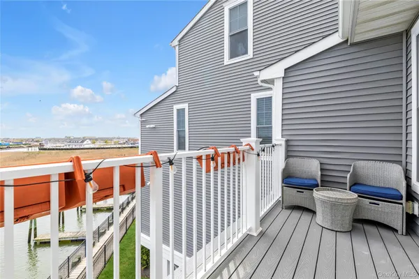 $774,000 | 322 Marina Pointe Drive, East Rockaway, NY 11518