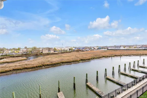 $774,000 | 322 Marina Pointe Drive, East Rockaway, NY 11518