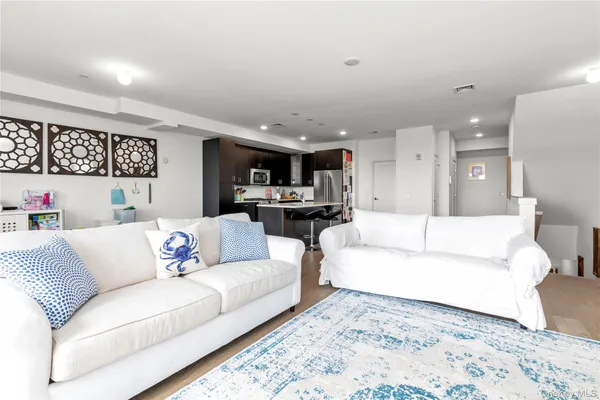 $774,000 | 322 Marina Pointe Drive, East Rockaway, NY 11518