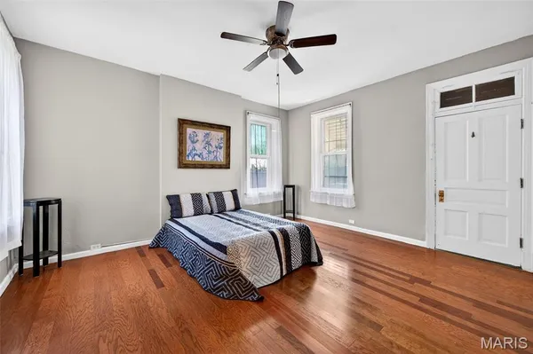 $2,300 | 2048 Russell Boulevard, St. Louis, MO 63104