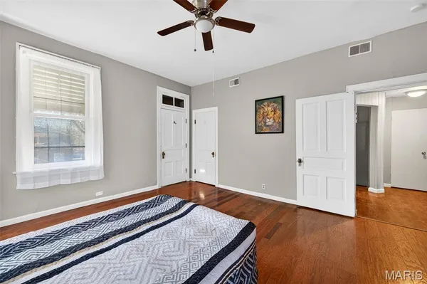 $2,300 | 2048 Russell Boulevard, St. Louis, MO 63104