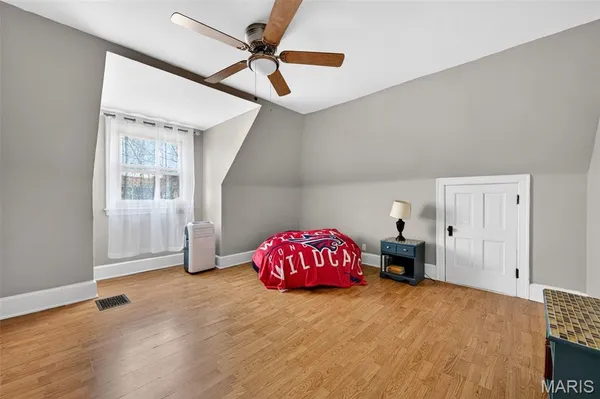 $2,300 | 2048 Russell Boulevard, St. Louis, MO 63104