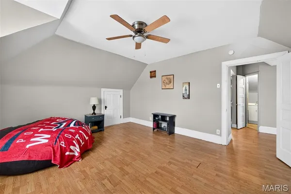 $2,300 | 2048 Russell Boulevard, St. Louis, MO 63104