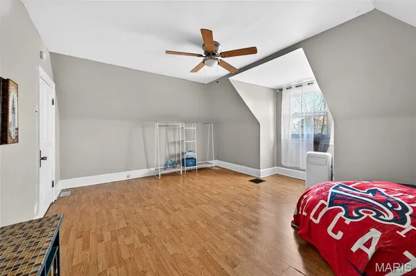 $2,300 | 2048 Russell Boulevard, St. Louis, MO 63104
