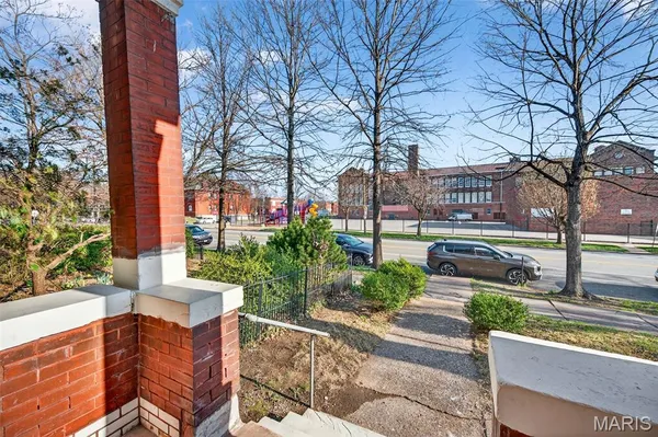 $2,300 | 2048 Russell Boulevard, St. Louis, MO 63104