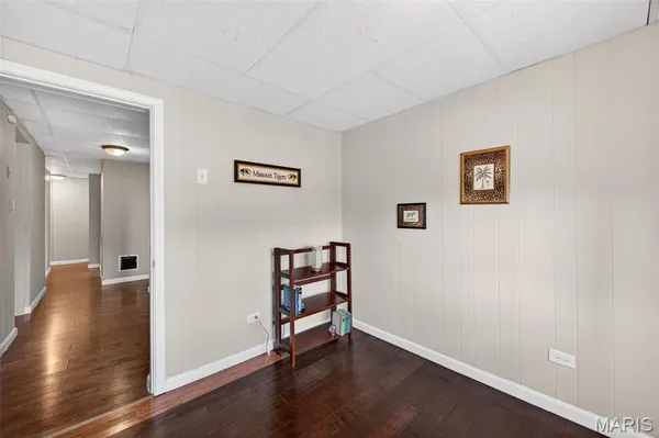 $2,300 | 2048 Russell Boulevard, St. Louis, MO 63104