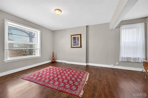 $2,300 | 2048 Russell Boulevard, St. Louis, MO 63104